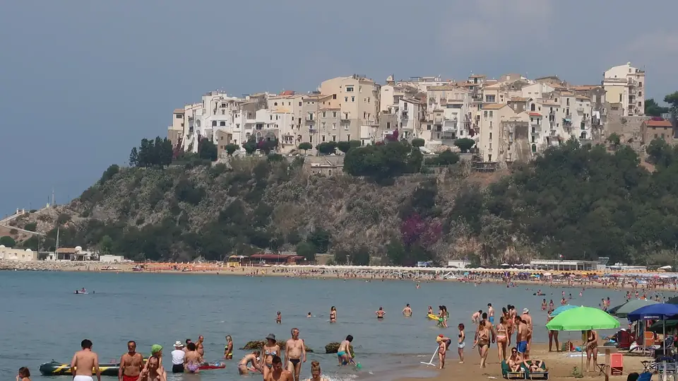 La spiaggia di Sperlonga in estate